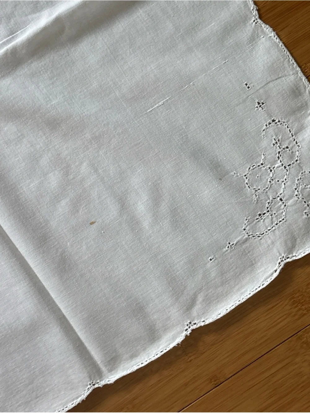 Vintage Richelieu Embroidered Cut Work White Linen Blend Tablecloth Floral Motif